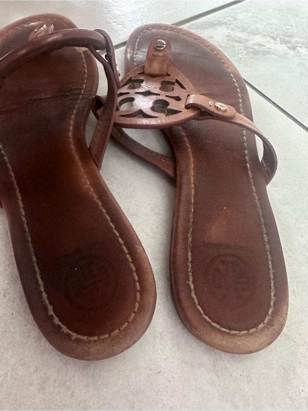 Tory Burch Brown Leather Logo Thong Sandals - Picture 8 of 9